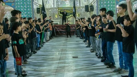 تصاویر / عزاداری روز پنجم محرم هیئات مذهبی آران و بیدگل در حرم مطهر هلال بن علی (ع)