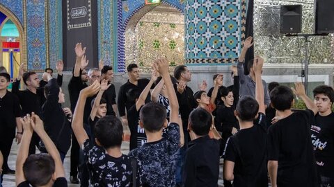 تصاویر / عزاداری روز پنجم محرم هیئات مذهبی آران و بیدگل در حرم مطهر هلال بن علی (ع)