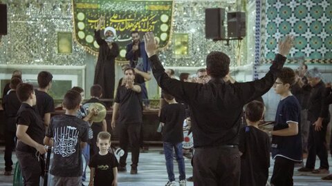 تصاویر / عزاداری روز پنجم محرم هیئات مذهبی آران و بیدگل در حرم مطهر هلال بن علی (ع)