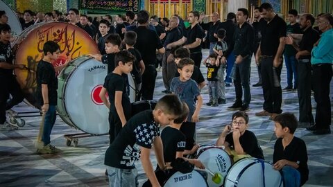 تصاویر / عزاداری روز پنجم محرم هیئات مذهبی آران و بیدگل در حرم مطهر هلال بن علی (ع)