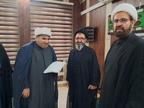 تصاویر نشست هم اندیشی مجمع طلاب لرستانی مقیم قم با مدیر و معاونان حوزه علمیه لرستان