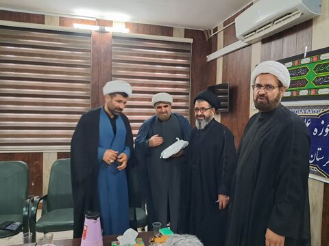 تصاویر نشست هم اندیشی مجمع طلاب لرستانی مقیم قم با مدیر و معاونان حوزه علمیه لرستان