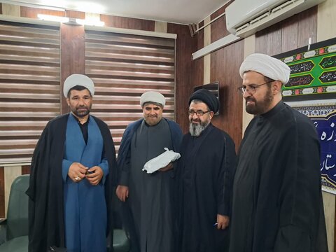 تصاویر نشست هم اندیشی مجمع طلاب لرستانی مقیم قم با مدیر و معاونان حوزه علمیه لرستان