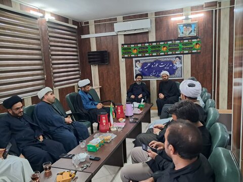 تصاویر نشست هم اندیشی مجمع طلاب لرستانی مقیم قم با مدیر و معاونان حوزه علمیه لرستان