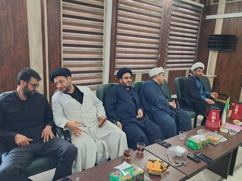 تصاویر نشست هم اندیشی مجمع طلاب لرستانی مقیم قم با مدیر و معاونان حوزه علمیه لرستان
