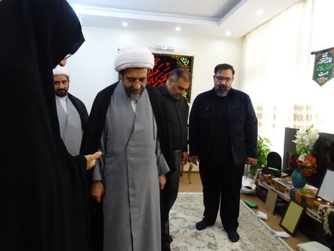گزارش تصویری از حضور مدیر حوزه های علمیه خواهران در منزل تعدادی از خانواده های شهید حوزوی، جنگ تحمیلی 12 روزه رژیم صهیونیستی به ایران اسلامی