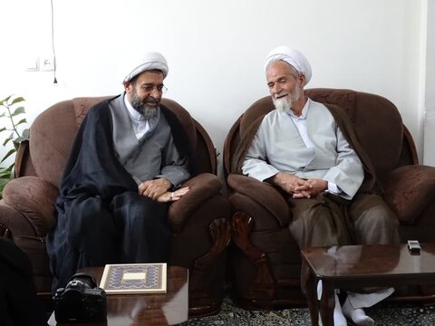 گزارش تصویری از حضور مدیر حوزه های علمیه خواهران در منزل تعدادی از خانواده های شهید حوزوی، جنگ تحمیلی 12 روزه رژیم صهیونیستی به ایران اسلامی