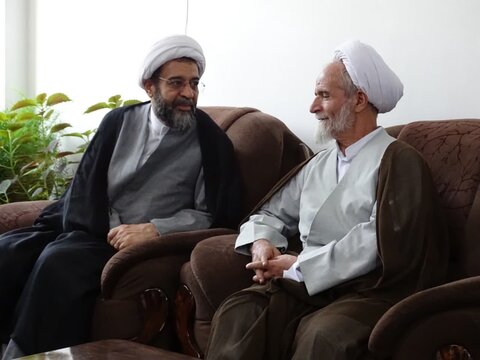 گزارش تصویری از حضور مدیر حوزه های علمیه خواهران در منزل تعدادی از خانواده های شهید حوزوی، جنگ تحمیلی 12 روزه رژیم صهیونیستی به ایران اسلامی