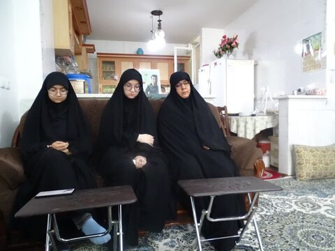 گزارش تصویری از حضور مدیر حوزه های علمیه خواهران در منزل تعدادی از خانواده های شهید حوزوی، جنگ تحمیلی 12 روزه رژیم صهیونیستی به ایران اسلامی