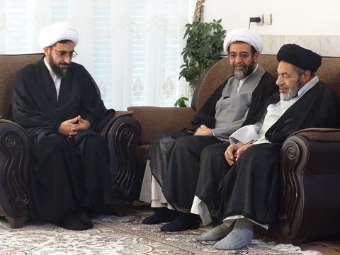 گزارش تصویری از حضور مدیر حوزه های علمیه خواهران در منزل تعدادی از خانواده های شهید حوزوی، جنگ تحمیلی 12 روزه رژیم صهیونیستی به ایران اسلامی