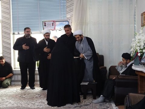 گزارش تصویری از حضور مدیر حوزه های علمیه خواهران در منزل تعدادی از خانواده های شهید حوزوی، جنگ تحمیلی 12 روزه رژیم صهیونیستی به ایران اسلامی