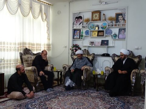گزارش تصویری از حضور مدیر حوزه های علمیه خواهران در منزل تعدادی از خانواده های شهید حوزوی، جنگ تحمیلی 12 روزه رژیم صهیونیستی به ایران اسلامی