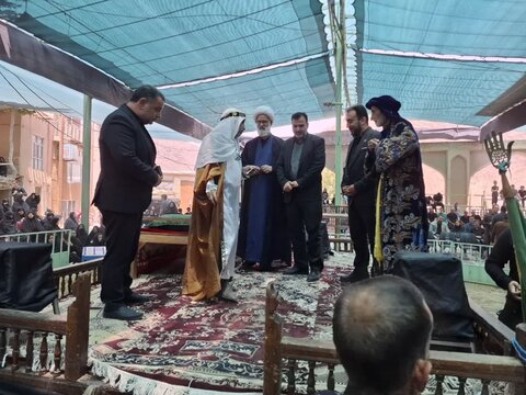 تصاویر/ رونمایی از لوح آداب سنت نذری سادات دهه دار محرم در روستای نشلج