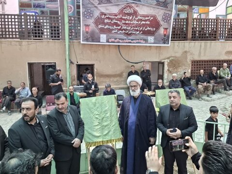 تصاویر/ رونمایی از لوح آداب سنت نذری سادات دهه دار محرم در روستای نشلج