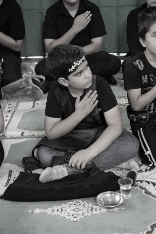 تصاویر/ تجمع بزرگ احلی من العسل نوجوانان حسینی آران و بیدگل در نجف ایران؛