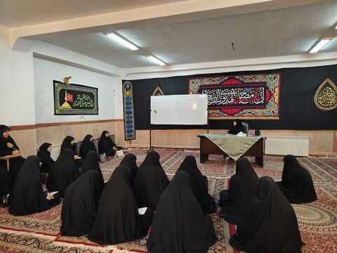تصاویر/ جلسات دهه اول مدرسه علمیه تخصصی فاطمیه کرمان