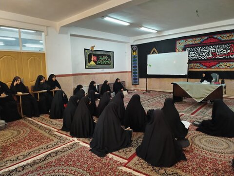 تصاویر/ جلسات دهه اول مدرسه علمیه تخصصی فاطمیه کرمان