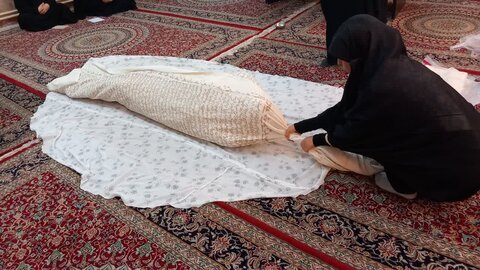 برگزاری کارگاه‌های آموزشی هلال احمر و غسل و کفن میت در مدرسه علمیه تخصصی فاطمیه کرمان