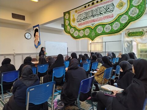 برگزاری کارگاه‌های آموزشی هلال احمر و غسل و کفن میت در مدرسه علمیه تخصصی فاطمیه کرمان