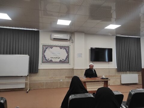 تصاویر/ دونشست در مدرسه علمیه نرجسیه سیرجان