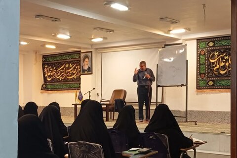 تصاویر/ نشست علمی پژوهشی در مدرسه علمیه تخصصی حضرت زینب کبری رفسنجان