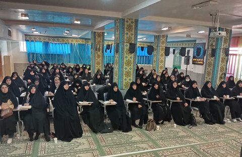 تصاویر/ نشست علمی پژوهشی در مدرسه علمیه تخصصی حضرت زینب کبری رفسنجان