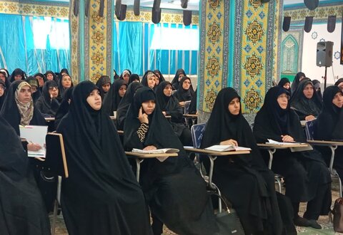 تصاویر/ نشست علمی پژوهشی در مدرسه علمیه تخصصی حضرت زینب کبری رفسنجان