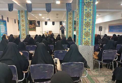 تصاویر/ نشست علمی پژوهشی در مدرسه علمیه تخصصی حضرت زینب کبری رفسنجان