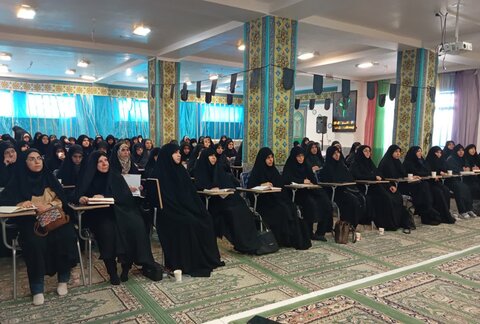 تصاویر/ نشست علمی پژوهشی در مدرسه علمیه تخصصی حضرت زینب کبری رفسنجان