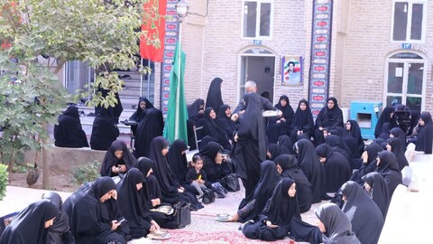 برگزاری مراسم عزاداری اباعبدالله الحسین علیه السلام در روز ششم محرم در مدرسه علمیه شفیعیه