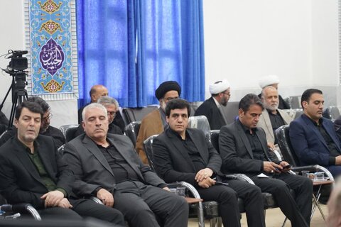 تصاویر جلسه قرارگاه تبیین در دفتر نماینده ولی فقیه در لرستان