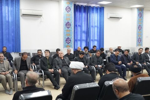 تصاویر جلسه قرارگاه تبیین در دفتر نماینده ولی فقیه در لرستان