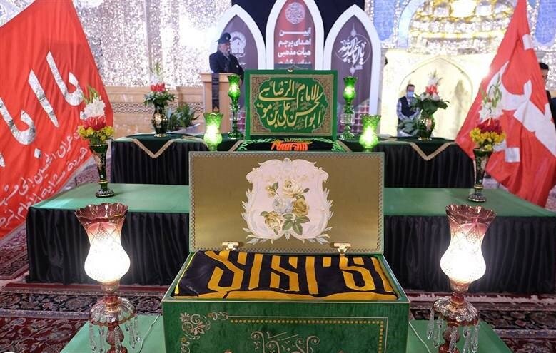 اهدای ۱۴۳ پرچم متبرک حرم رضوی به هیئات مذهبی سراسر کشور