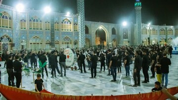 تصاویر/ عزاداری شب ششم محرم هیئات مذهبی آران و  بیدگل  در حرم هلال بن علی(ع)