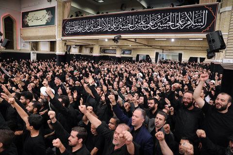 تصاویر/ اولین شب مراسم عزاداری ایام شهادت حضرت اباعبدالله الحسین علیه‌السلام در حسینیه امام خمینی(ره)