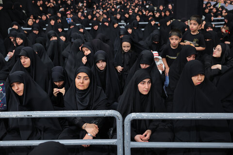 تصاویر/ اولین شب مراسم عزاداری ایام شهادت حضرت اباعبدالله الحسین علیه‌السلام در حسینیه امام خمینی(ره)