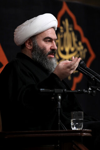 تصاویر/ اولین شب مراسم عزاداری ایام شهادت حضرت اباعبدالله الحسین علیه‌السلام در حسینیه امام خمینی(ره)