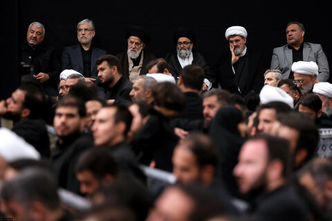 تصاویر/ اولین شب مراسم عزاداری ایام شهادت حضرت اباعبدالله الحسین علیه‌السلام در حسینیه امام خمینی(ره)