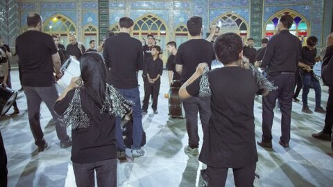 تصاویر/عزاداری شب هفتم  محرم هیئات مذهبی آران و  بیدگل  در حرم هلال بن علی(ع)