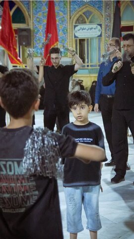 تصاویر/عزاداری شب هفتم  محرم هیئات مذهبی آران و  بیدگل  در حرم هلال بن علی(ع)