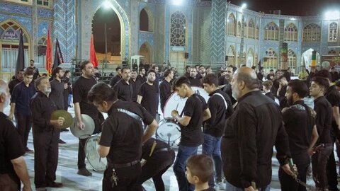 تصاویر/عزاداری شب هفتم  محرم هیئات مذهبی آران و  بیدگل  در حرم هلال بن علی(ع)