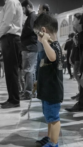 تصاویر/عزاداری شب هفتم  محرم هیئات مذهبی آران و  بیدگل  در حرم هلال بن علی(ع)