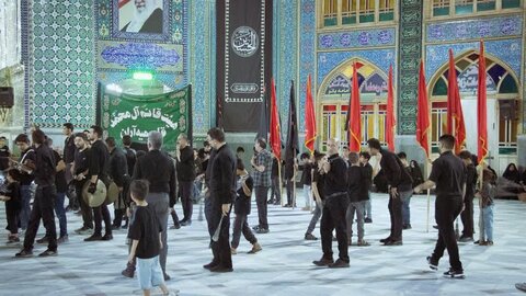 تصاویر/عزاداری شب هفتم  محرم هیئات مذهبی آران و  بیدگل  در حرم هلال بن علی(ع)