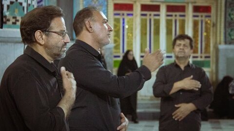 تصاویر/عزاداری شب هفتم  محرم هیئات مذهبی آران و  بیدگل  در حرم هلال بن علی(ع)