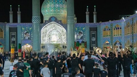 تصاویر/عزاداری شب هفتم  محرم هیئات مذهبی آران و  بیدگل  در حرم هلال بن علی(ع)