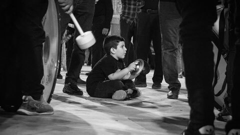 تصاویر/عزاداری شب هفتم  محرم هیئات مذهبی آران و  بیدگل  در حرم هلال بن علی(ع)