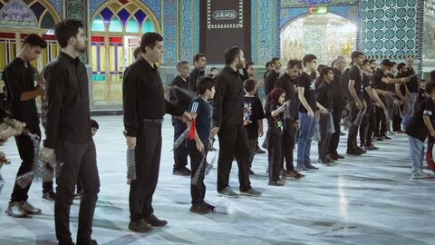 تصاویر/عزاداری شب هفتم  محرم هیئات مذهبی آران و  بیدگل  در حرم هلال بن علی(ع)
