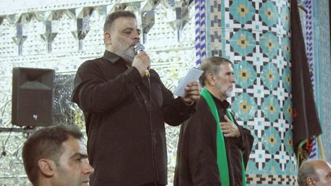 تصاویر/عزاداری شب هفتم  محرم هیئات مذهبی آران و  بیدگل  در حرم هلال بن علی(ع)
