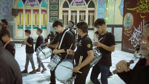 تصاویر/عزاداری شب هفتم  محرم هیئات مذهبی آران و  بیدگل  در حرم هلال بن علی(ع)