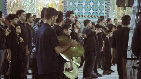 تصاویر/عزاداری شب هفتم  محرم هیئات مذهبی آران و  بیدگل  در حرم هلال بن علی(ع)